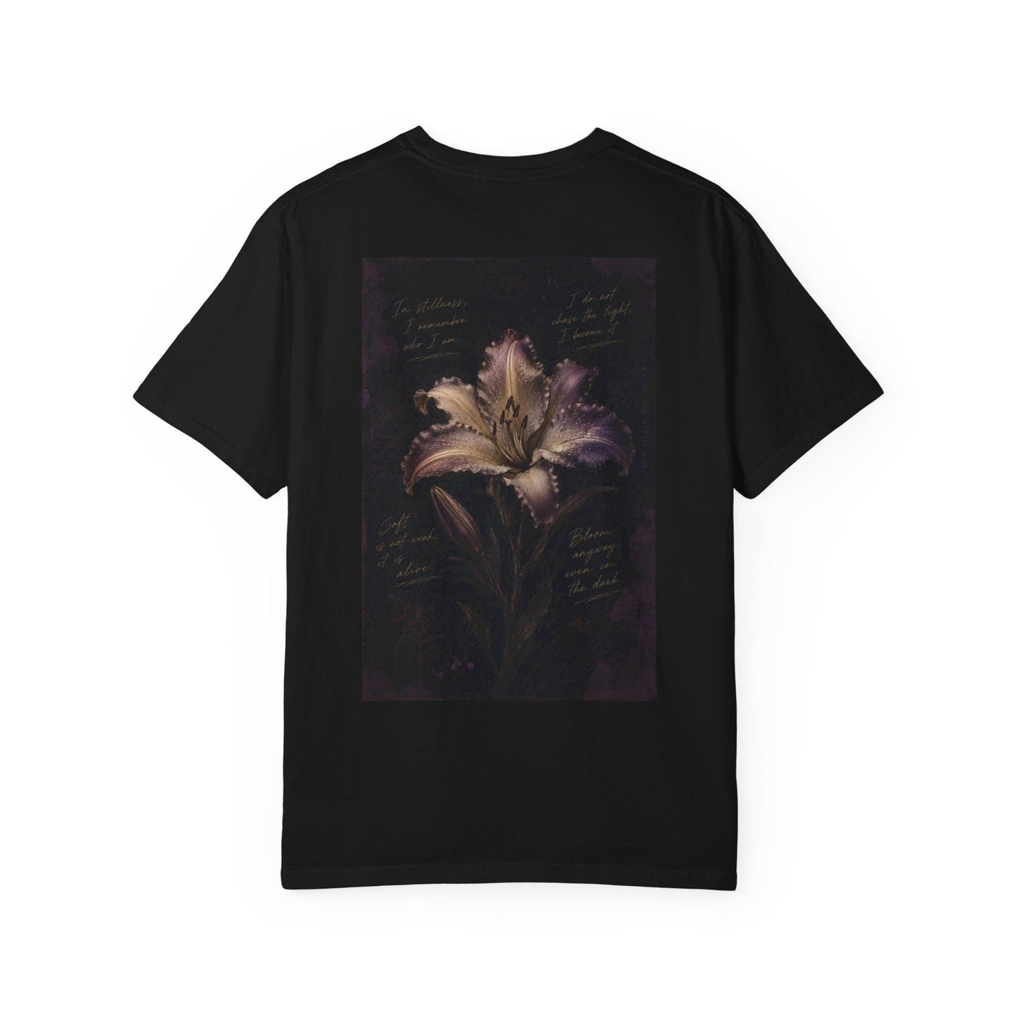 Liorra Women's Dark Lily Graphic T-Shirt - Vintage-Inspired Floral Design on Relaxed Cotton Top